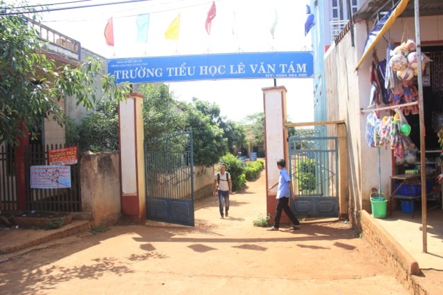 Đình chỉ chức vụ Hiệu trưởng, Kế toán làm thất thoát ngân quỹ nhà trường - 1
Trường tiểu học Lê Văn Tám - nơi xảy ra hàng loạt sai phạm.