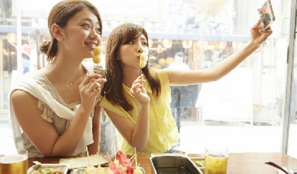 Nhật: Ra mắt dịch vụ cho thuê bạn ảo trên mạng - 1
Công ty Nhật cho thuê bạn để chụp ảnh trên mạng xã hội