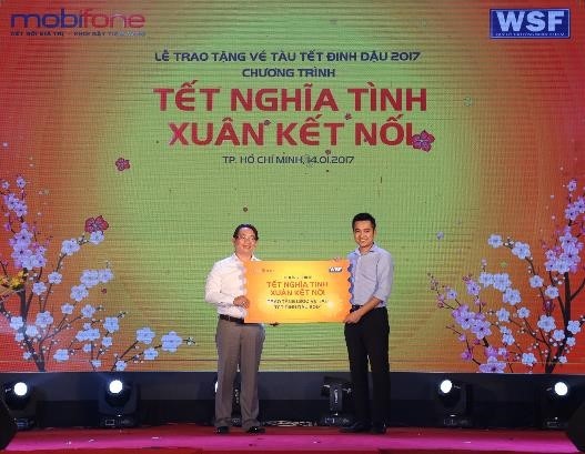 Tặng 1.200 vé tàu Tết cho công nhân - 1 MobiFone tặng 1.200 vé tàu về quê miễn phí cho công nhân TP. Hồ Chí Minh