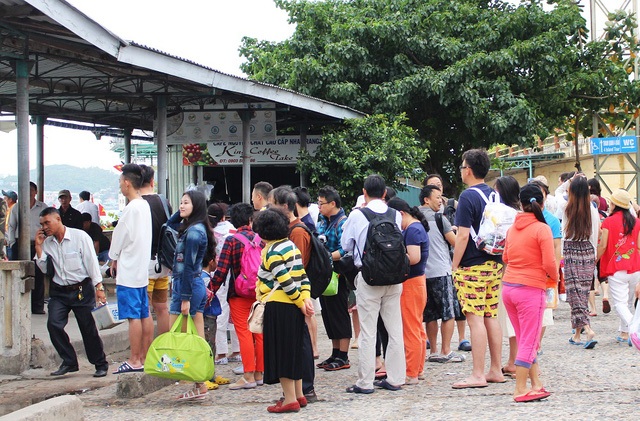Khách Trung Quốc đến Nha Trang vẫn tăng "nóng" 4 tháng đầu năm - 1 Khách Trung Quốc tham quan Nha Trang, Khánh Hòa