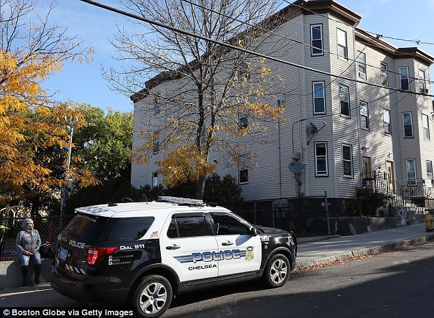 Rơi từ độ cao gần 5m, cậu bé sống sót thần kỳ nhờ thú nhồi bông - 2
Cậu bé rơi từ độ cao 5m thoát chết thần kỳ