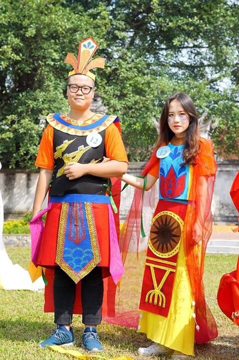 Học sinh thích thú với giờ thực hành môn Văn học tại Cổ Loa - 3
Thiết kế thời trang Âu Lạc