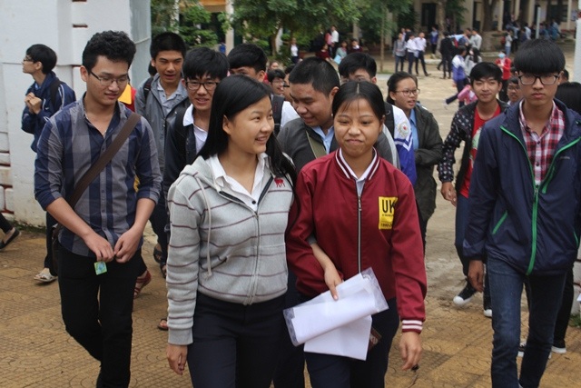 Đề Văn vừa sức, thí sinh hớn hở rời phòng thi - 24
Các thí sinh đều rất tự tin với môn Văn. (Ảnh: Phạm Hoàng)