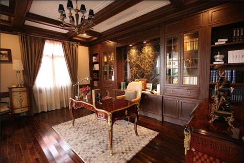 Phòng làm việc được trang trí với nội thất sang trọng và tinh tế.