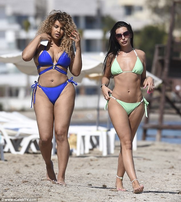 
Lateysha Grace vừa mới tiến hành ca phẫu thuật nâng vòng ba lần thứ 4 trong vòng hai năm trở lại đây.
