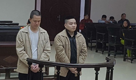 Hà Nội: Tử hình kẻ giết thiếu nữ gây xôn xao dư luận - 1
Các bị cáo tại phiên tòa