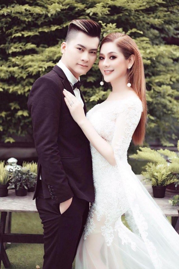 Lâm Khánh Chi hé lộ thiệp cưới và chi tiền tỷ cho váy cưới - 5 Lâm Khánh Chi hé lộ thiệp cưới và chi tiền tỷ cho váy cưới - 5