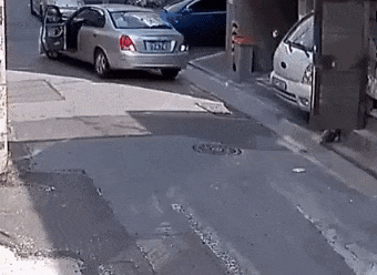 “Tránh ra cho chị thể hiện nào!”