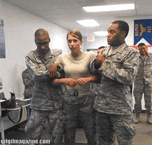 Cách để thoát hiểm trong tình huống nguy cấp