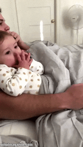 “Không được, bố là của con mà”