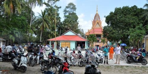 
Lực lượng chức năng sẽ làm rõ động cơ của đối tượng tung tin, đồn thổi ảnh “Phật tỏa hào quang” để xử lý theo quy định của pháp luật.
