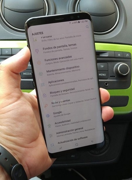 Loạt ảnh thực tế rõ nét Galaxy S8+ tiếp tục bị rò rỉ - 3 Loạt ảnh thực tế rõ nét Galaxy S8+ tiếp tục bị rò rỉ - 3