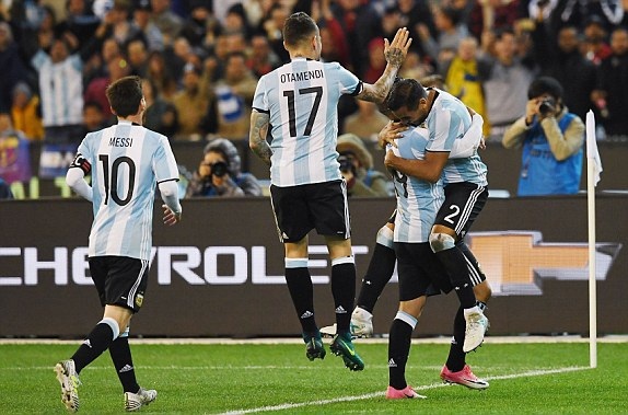Brazil 0-1 Argentina: Người hùng Mercado - 3
Mercado (2) ăn mừng bàn thắng duy nhất của trận đấu