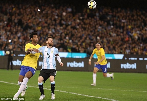 Brazil 0-1 Argentina: Người hùng Mercado - 4
Lionel Messi đã có một trận đấu đầy nhạt nhòa