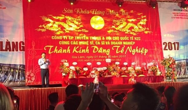 Ông Đinh Quang Hưng, Tổng giám đốc Công ty Cổ phần Truyền thông và Hội chợ Quốc Tế HZC, phát biểu tại buổi lễ