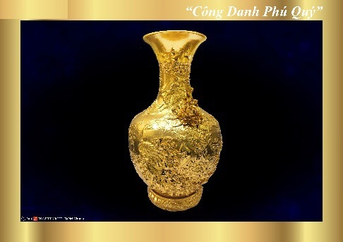 Tận hưởng năm mới sang trọng như ở Dubai tại Đà Nẵng - 5
Bình Công danh Phú quý phủ vàng 24K