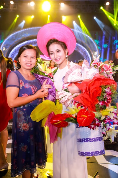 Cô gái có vẻ đẹp “lai Tây”, hát ca trù ở Sao Mai là ai? - 7 Cô gái có vẻ đẹp “lai Tây”, hát ca trù ở Sao Mai là ai? - 7
