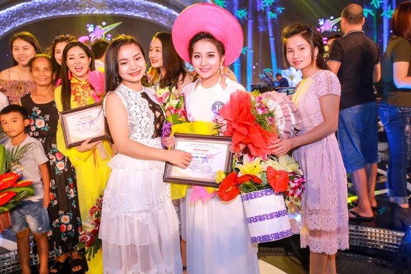 Cô gái có vẻ đẹp “lai Tây”, hát ca trù ở Sao Mai là ai? - 8 Cô gái có vẻ đẹp “lai Tây”, hát ca trù ở Sao Mai là ai? - 8