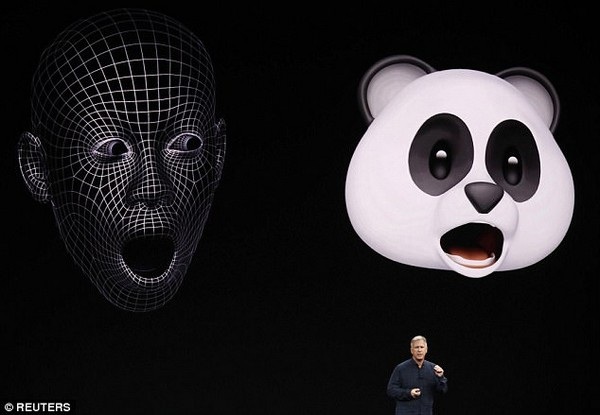 Tính năng hứa hẹn “gây bão” trên iPhone X - 1 Animoji ghi nhận chuyển động của gương mặt người dùng để biến thành các biểu tượng emoji 3D