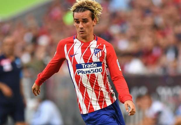 Tài năng, đẳng cấp của Griezmann chẳng ai có thể phủ nhận. Chẳng lạ nếu như Barcelona muốn sở hữu cầu thủ như vậy. Thế nhưng, tiền đạo người Pháp đã cam kết ở lại Atletico Madrid thêm ít nhất 1 năm nữa bởi CLB đang bị cấm chuyển nhượng. Nếu muốn có Griezmann ở thời điểm này, Barcelona phải chi 200 triệu euro để giải phóng hợp đồng. Nhưng nếu đợi tới năm sau, Los Blaugrana có thể mua cầu thủ này với giá rẻ hơn, khi phí giải phóng hợp đồng của Griezmann hạ xuống còn 100 triệu euro.