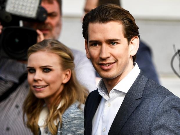 Ứng viên Thủ tướng Áo 31 tuổi chưa có bằng đại học - 1
Ông Sebastian Kurz và bạn gái (Ảnh: AFP)
