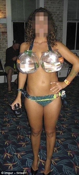 Du khách "hết hồn" với những kiểu đồ bơi "siêu dị" - 9 Bộ bikini độc nhất vô nhị.