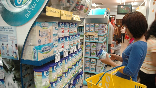 Chính thức kết thúc bình ổn giá sữa - 1 Theo EuroCham, kể từ khi biện pháp giá trần được áp dụng vào năm 2014, rất nhiều khoản chi phí đội lên tác động tới hoạt động của nhà sản xuất và phân phối sữa.