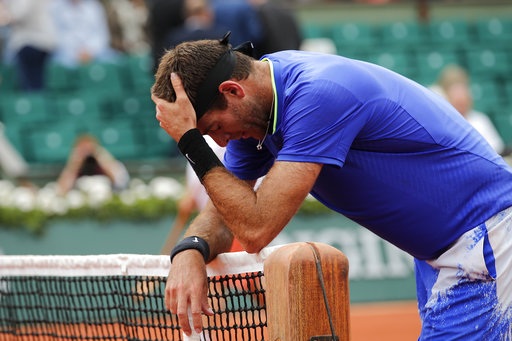Roland Garros: Á quân Murray dễ dàng nhấn chìm Del Potro - 2
Sự thất vọng của Del Potro khi anh mắc nhiều lỗi ở trận đấu trước Murray
