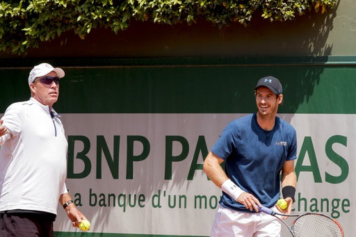 Bán kết Roland Garros: Wawrinka hạ gục Murray sau năm set - 1
Andy Murray (phải) tươi cười trên sân tập với HLV Ivan Lendl
