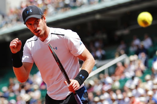 Bán kết Roland Garros: Wawrinka hạ gục Murray sau năm set - 3
Murray ăn mừng sau một tình huống ghi điểm