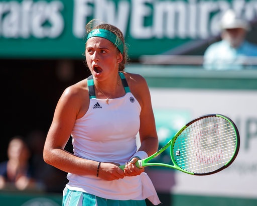 Roland Garros: “Hiện tượng” 20 tuổi Jelena Ostapenko là ai? - 1
Ostapenko giành quyền vào chơi trận chung kết Roland Garros