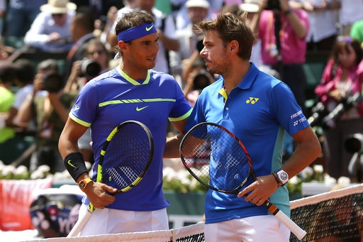 
Nadal (trái) và Wawrinka (phải) chào hỏi nhau trước trận chung kết
