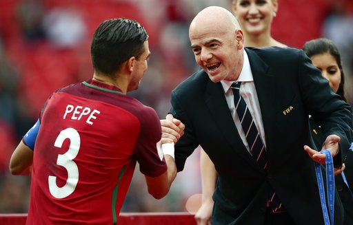 Ngược dòng thắng Mexico, Bồ Đào Nha giành HCĐ Confederations Cup - 1
Pepe, người đeo băng đội trưởng của Bồ Đào Nha ở trận đấu tranh HCĐ đã cứu đội bóng của mình