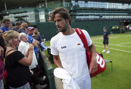 Wimbledon: Đối thủ bỏ cuộc, Federer cân bằng 2 kỉ lục - 2
Feliciano Lopez
