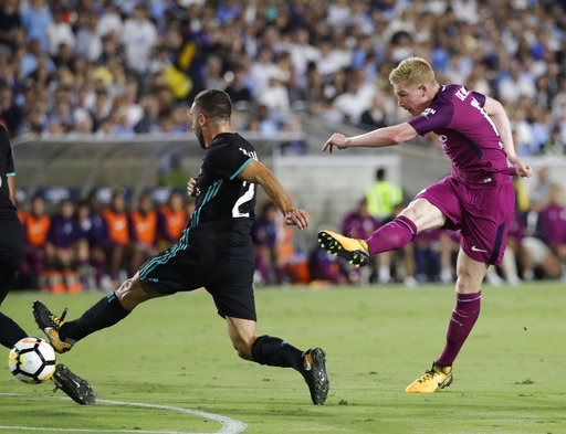Man City 4-1 Real Madrid: Hiệp hai bùng nổ - 3
Cavahaj ngăn cản pha dứt điểm của De Bruyne