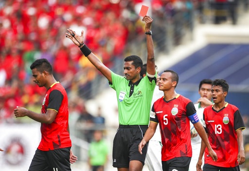 U22 Đông Timor 0-1 U22 Indonesia: Hoàn thành mục tiêu ba điểm - 1
Oliveira của U22 Đông Timor kết thúc trận đấu với việc bị đuổi khỏi sân