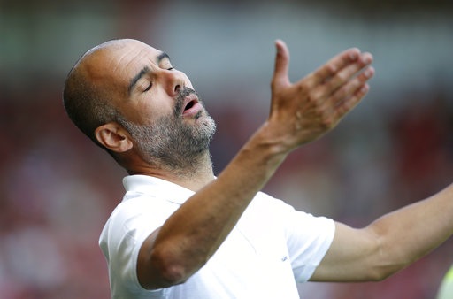 Bournemouth 1-2 Man City: Chiến thắng ở phút bù giờ - 4
Guardiola tiếc nuối trước cơ hội ghi bàn không thành của các học trò