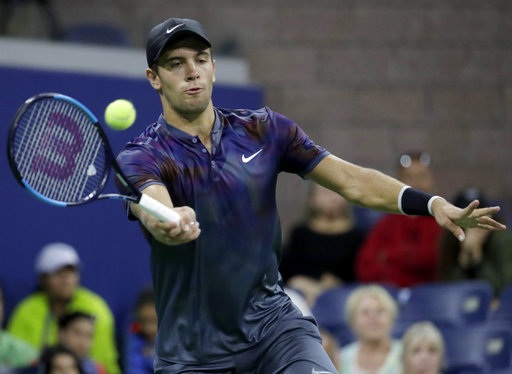 "Thần đồng" Zverev gục ngã trước bạn đồng niên - 2
Borna Coric đã tạo nên một cú sốc lớn