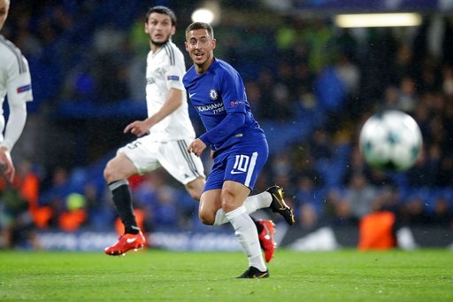 Chelsea "chơi tennis" với tân binh Qarabag - 2
Hazard (phải) vào sân ngay đầu hiệp hai nhưng thi đấu không ấn tượng