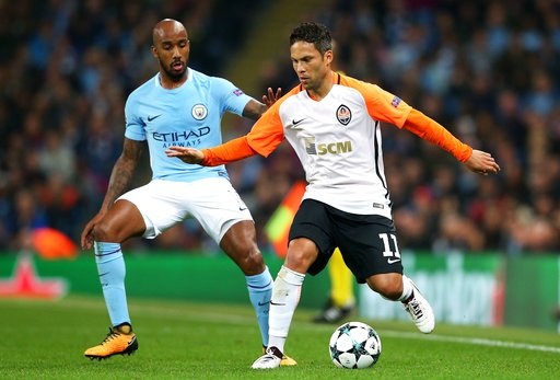 Aguero đá hỏng penalty, Man City vẫn thắng Shakhtar - 2
Các cầu thủ Shakhtar Donetsk (phải) gây ra khá nhiều khó khăn cho Man City