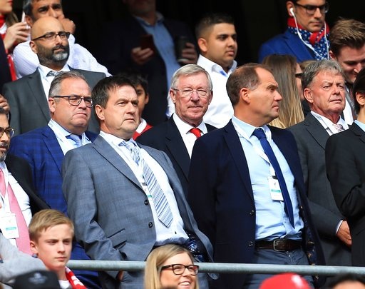 Liverpool 0-0 MU: Chia điểm nhạt nhòa - 3
Cựu HLV Alex Ferguson tới xem đội bóng cũ thi đấu