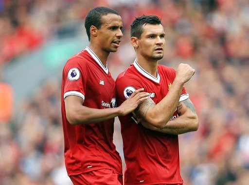 Đội hình tiêu biểu Premier League: Man City "nhuộm xanh" đội hình - 2
Joel Matip (trái) và người đá cặp Lovren trong trận gặp MU