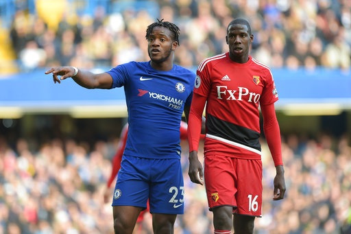 Chelsea 4-2 Watford:"Chân gỗ" Batshuayi sắm vai người hùng - 3
Michy Batshuayi (trái) và Abdoulaye Doucoure (phải)