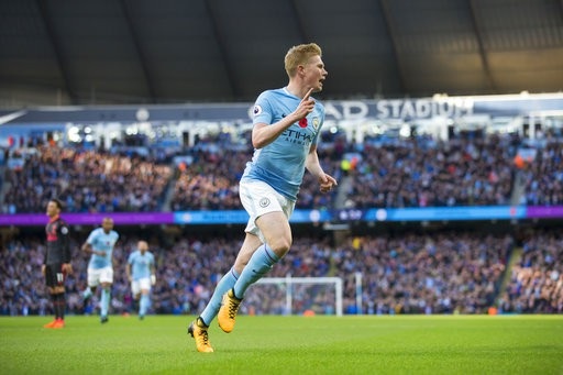 Man City 3-1 Arsenal: Trọng tài "phá" trận đấu - 4
De Bruyne ăn mừng sau khi mở tỉ số trận đấu