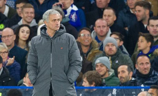 Chelsea 1-0 MU: "Trái ngọt" nhờ Morata - 2
Mourinho buồn bã khi đội bóng của ông bị dẫn bàn