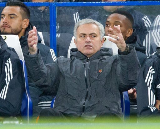MU - Newcaste: Cửa thoát nào cho đoàn quân của Mourinho? - 2 
Đoàn quân của Mourinho đã bị Man City bỏ xa tới 8 điểm