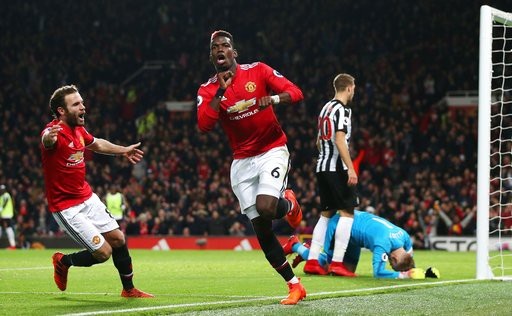 Man Utd 4-1 Newcastle: Đậm dấu ấn của Pogba - 3
Pogba ăn mừng sau khi ghi bàn