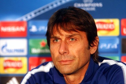 
Conte tham gia buổi họp báo trước trận
