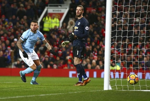 Man Utd 1-2 Man City: Tội đồ Lukaku - 3
Otamendi ghi bàn vào lưới MU