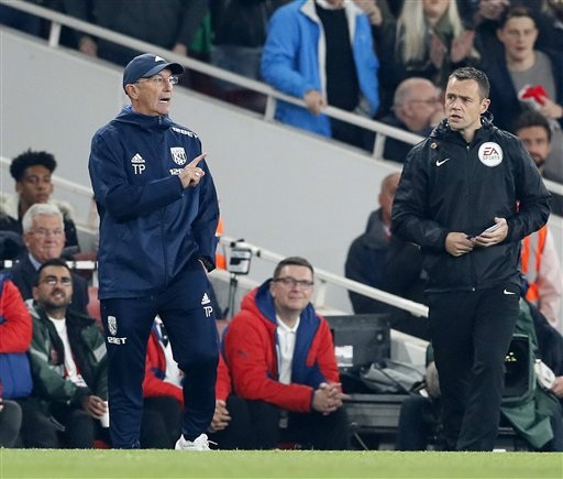 Man City trước cơ hội lớn để "cắt đuôi" MU, Tottenham - 3
Tony Pullis đang rất khó khăn trong việc tìm sự ổn định cho West Brom